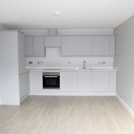 Appartement Marvellous New Build 2 Bed Flat - 1 Ophelia Court à Epsom Extérieur photo