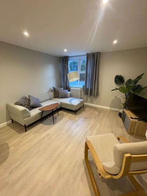 Appartement Marvellous New Build 2 Bed Flat - 1 Ophelia Court à Epsom Extérieur photo