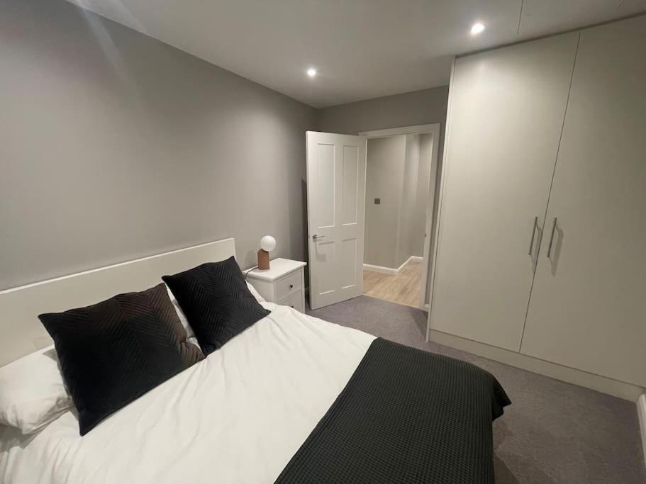 Appartement Marvellous New Build 2 Bed Flat - 1 Ophelia Court à Epsom Extérieur photo