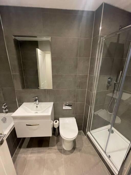 Appartement Marvellous New Build 2 Bed Flat - 1 Ophelia Court à Epsom Extérieur photo